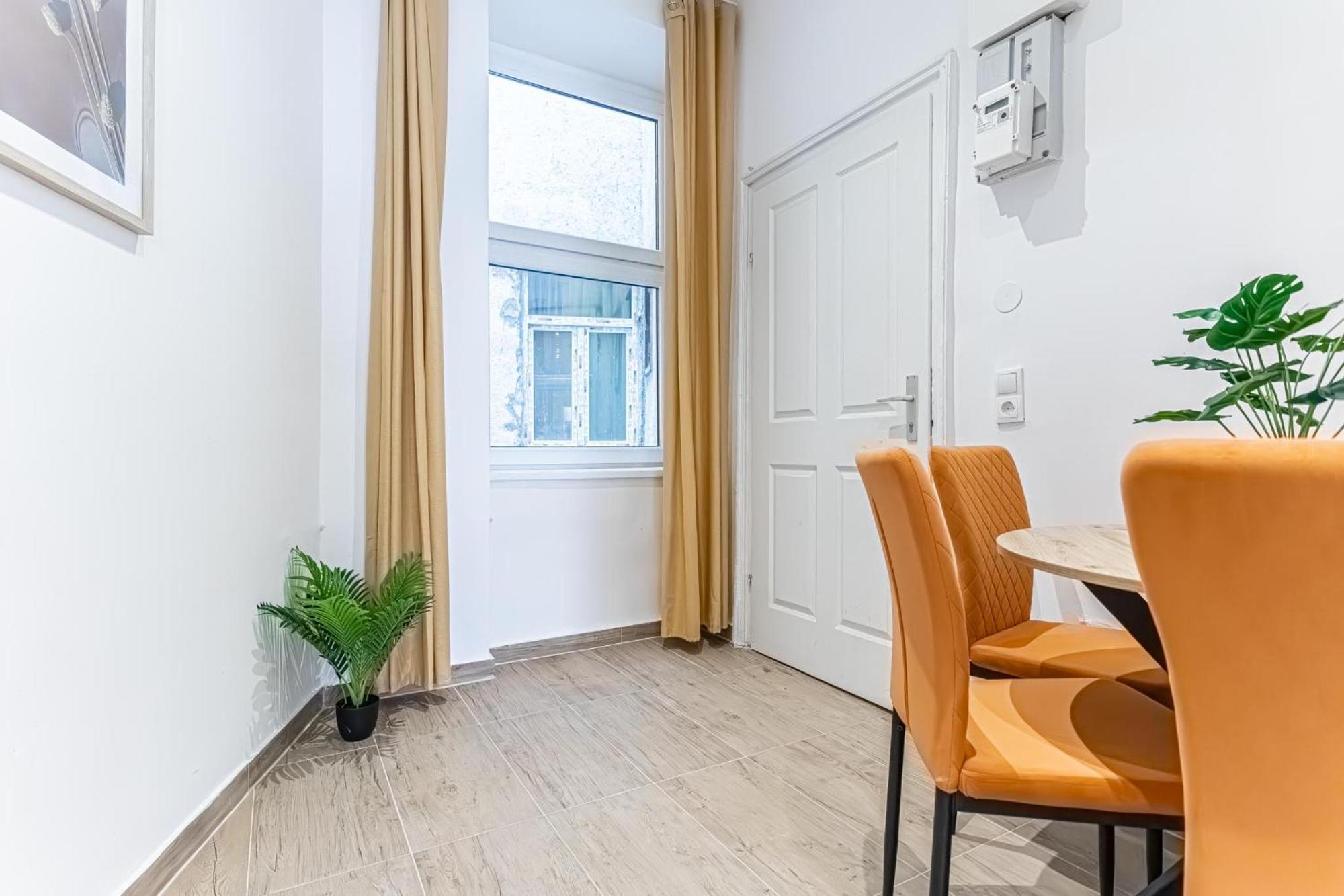 Cost Effective City Life 1Br In Classic Building เวียนนา ภายนอก รูปภาพ